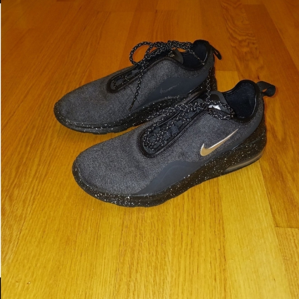 Last call Nike Air motion 2 size 9 men/10.5 women - Picture 2 of 9